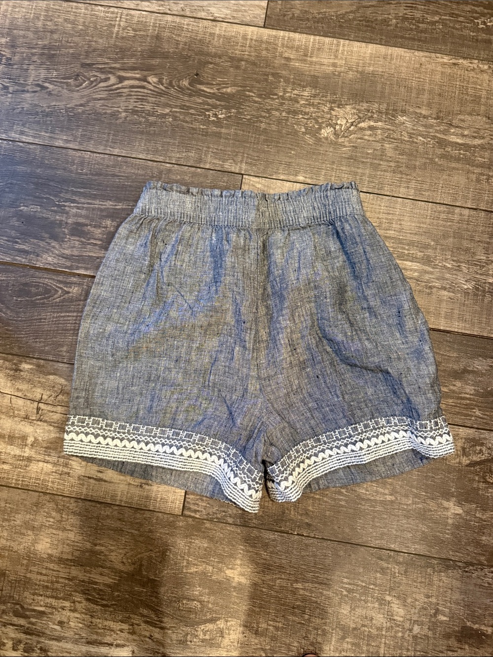 Sigrid Olsen High-Waist Linen Shorts with White Lace Trim - Picture 2 of 4